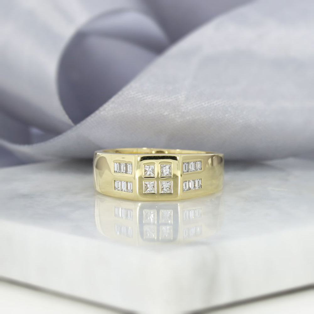 Pre Owned 18ct Yellow Gold Gents Diamond Signet Ring