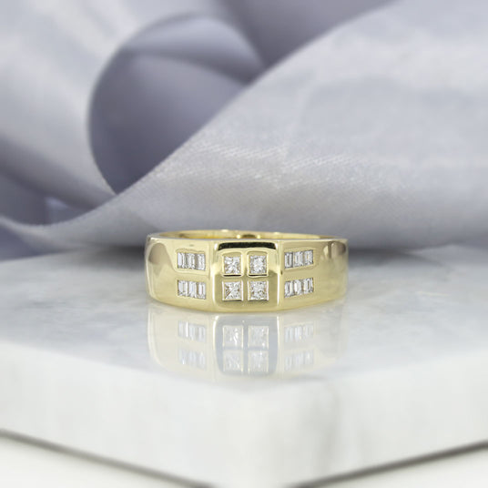 Pre Owned 18ct Yellow Gold Gents Diamond Signet Ring