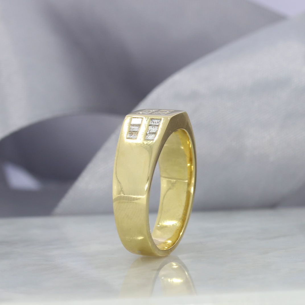 Pre Owned 18ct Yellow Gold Gents Diamond Signet Ring