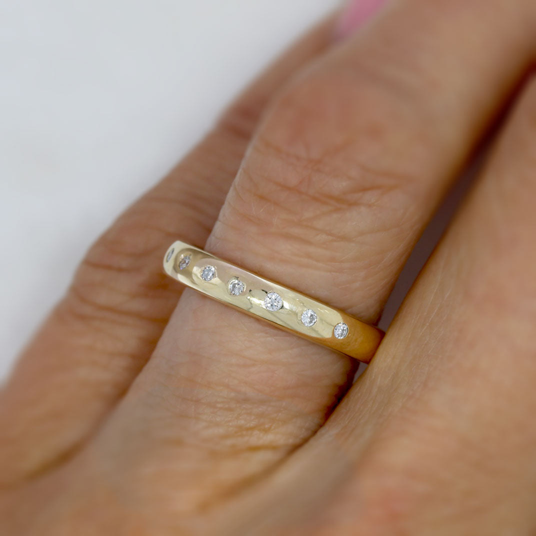 9ct Yellow Gold Narrow Ring with Roman Set Diamonds