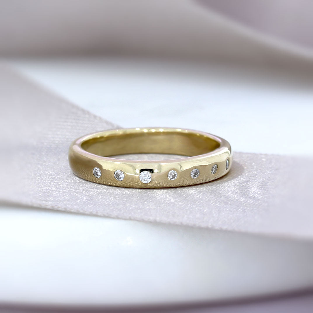 9ct Yellow Gold Narrow Ring with Roman Set Diamonds