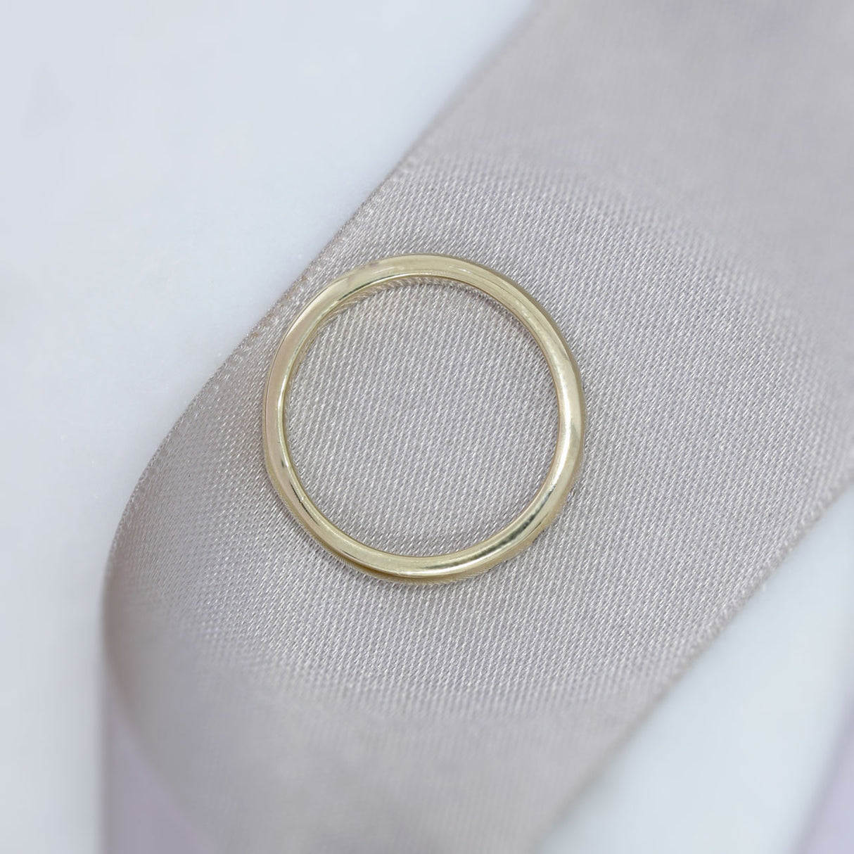 9ct Yellow Gold Narrow Ring with Roman Set Diamonds