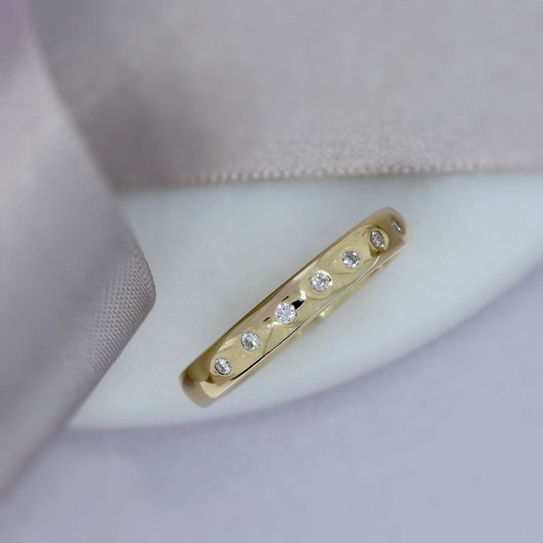 9ct Yellow Gold Narrow Ring with Roman Set Diamonds