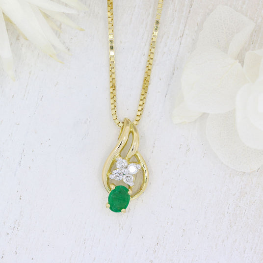 Pre Owned 18ct Gold Emerald & Diamond Pendant with 18 inch Box Chain