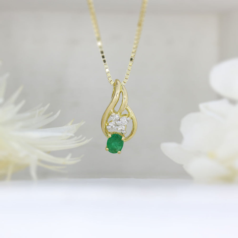 Pre Owned 18ct Gold Emerald & Diamond Pendant with 18 inch Box Chain