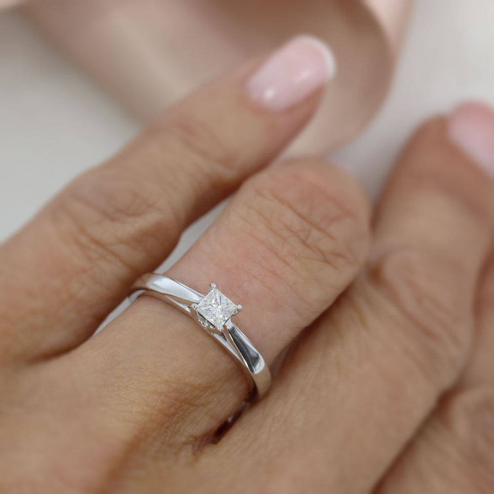 Pre Owned 18ct Gold Princess Cut Diamond Solitaire Ring 0.25ct