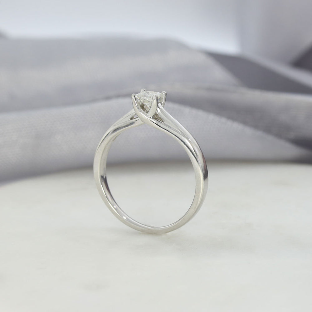 Pre Owned 18ct Gold Princess Cut Diamond Solitaire Ring 0.25ct