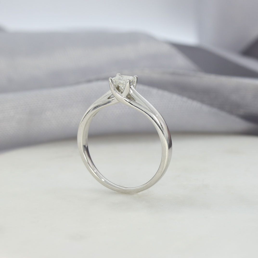 Pre Owned 18ct Gold Princess Cut Diamond Solitaire Ring 0.25ct