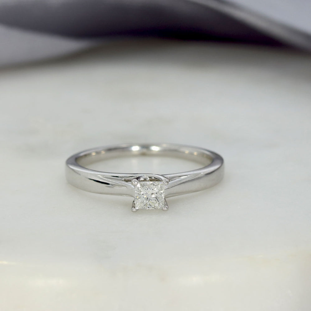 Pre Owned 18ct Gold Princess Cut Diamond Solitaire Ring 0.25ct