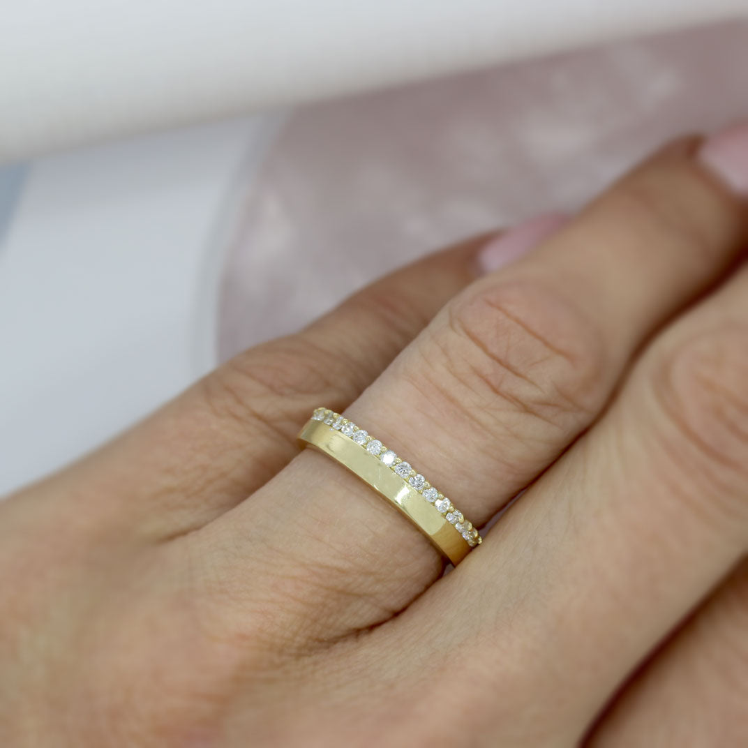 18ct Gold Flat Wedding Ring Edged With Claw Set Lab Grown Diamonds 0.32ct