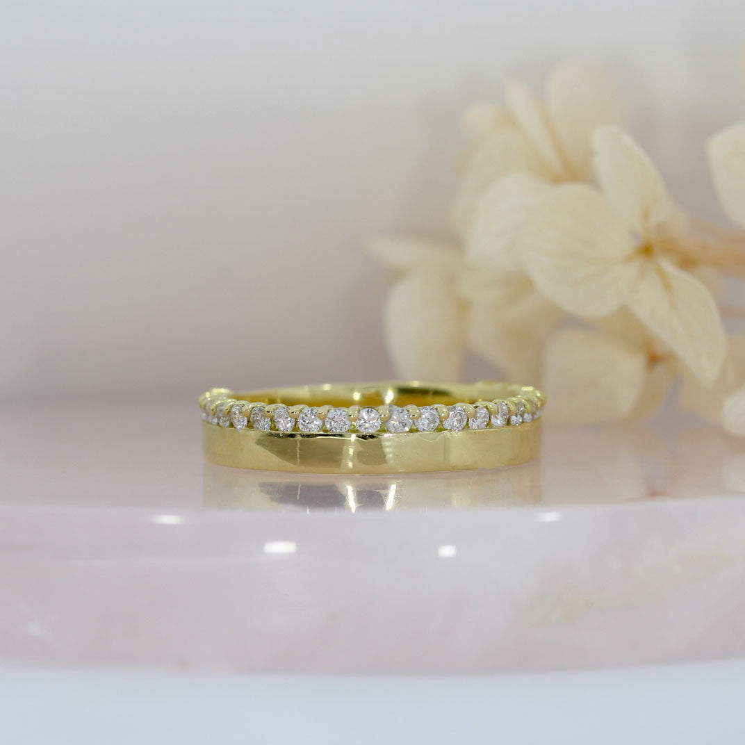 18ct Gold Flat Wedding Ring Edged With Claw Set Lab Grown Diamonds 0.32ct