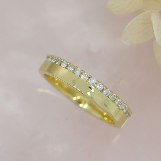 18ct Gold Flat Wedding Ring Edged With Claw Set Lab Grown Diamonds 0.32ct