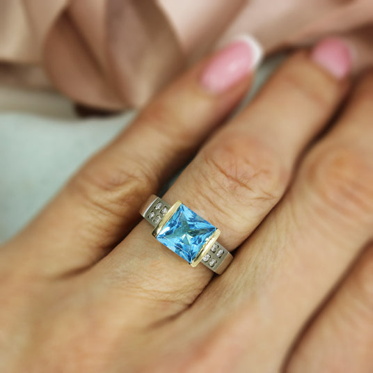 Pre Owned 9ct Blue Topaz Ring with Diamond Set Shoulders