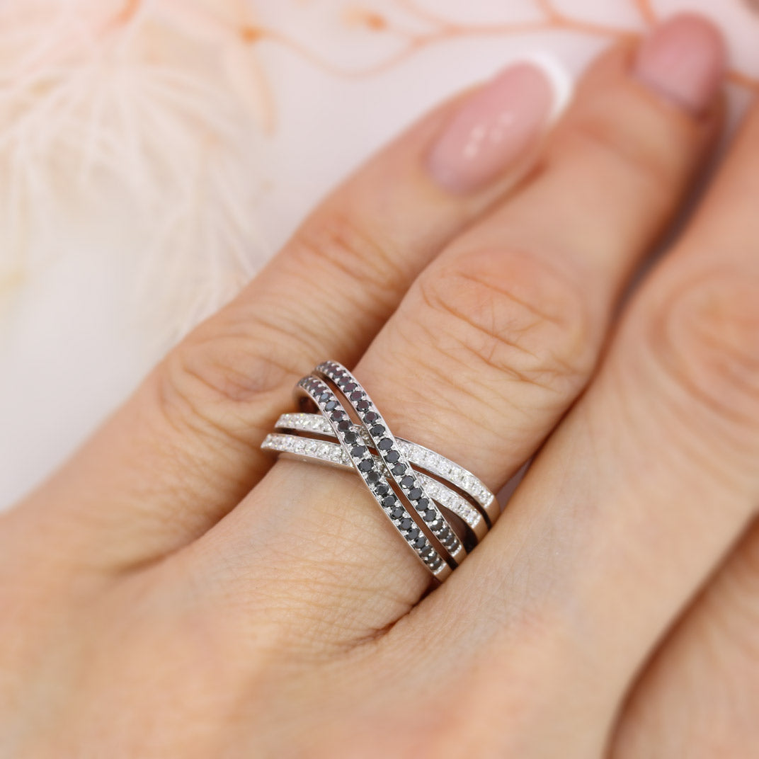 Pre Owned 18ct White Gold Ring with Black & White Diamonds.