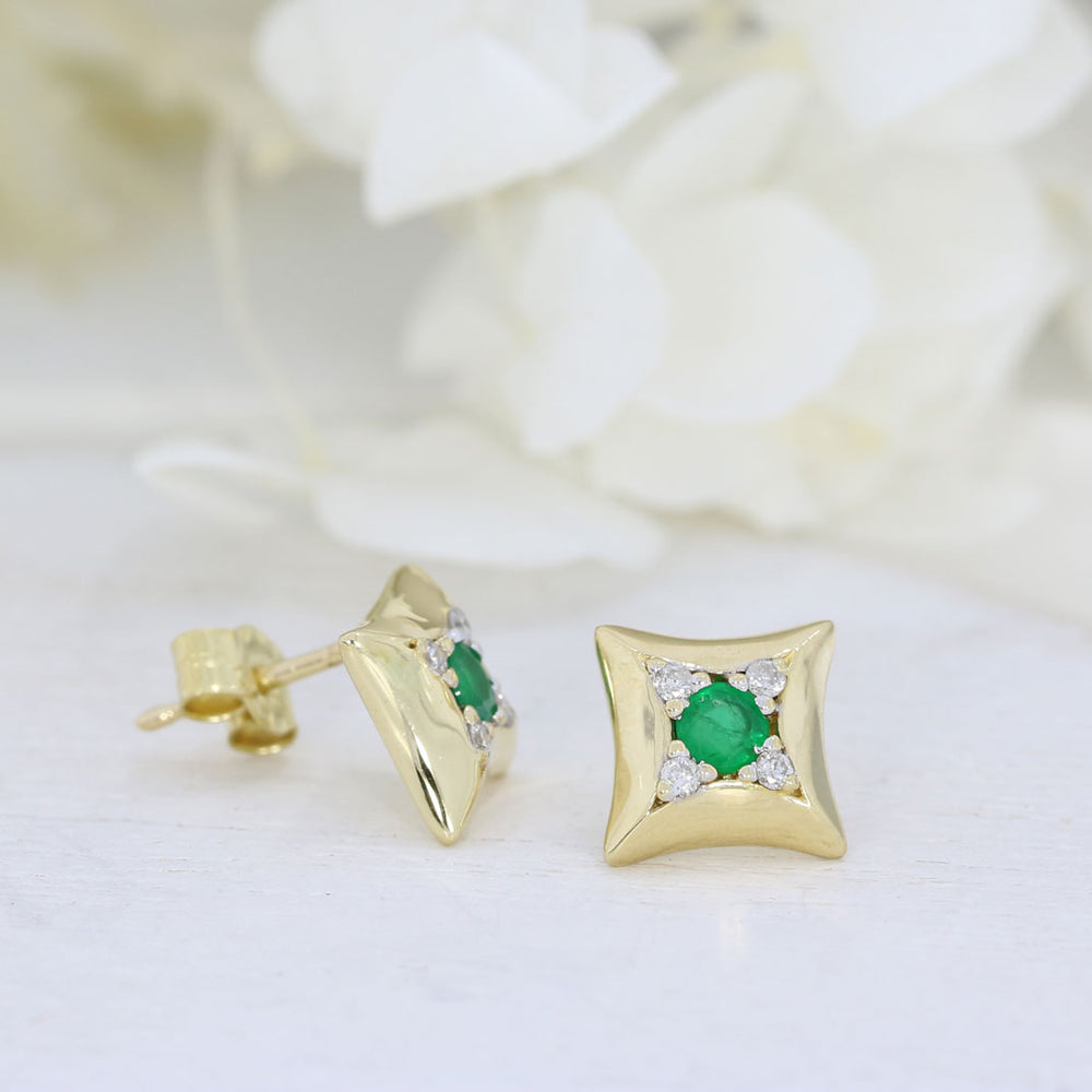 Pre-Owned 18ct Yellow Gold Square Stud Earrings Set with Emerald & Diamonds