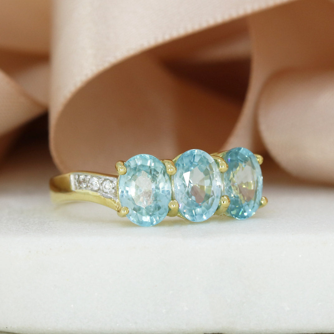 Pre Owned 9ct Gold Claw Set Oval Aquamarine & Diamond 3 Stone Ring