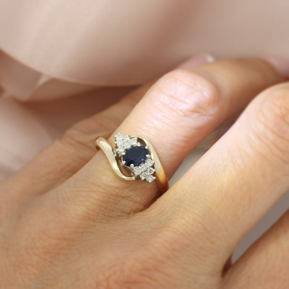 Pre Owned 9ct Yellow Gold Oval Sapphire & Diamond Cluster Ring in a Crossover Setting
