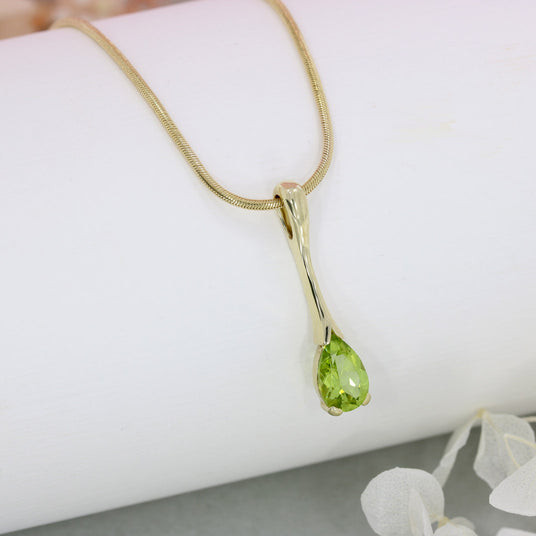 Pre Owned 9ct Gold Peridot long Drop Pendant with 18" Chain