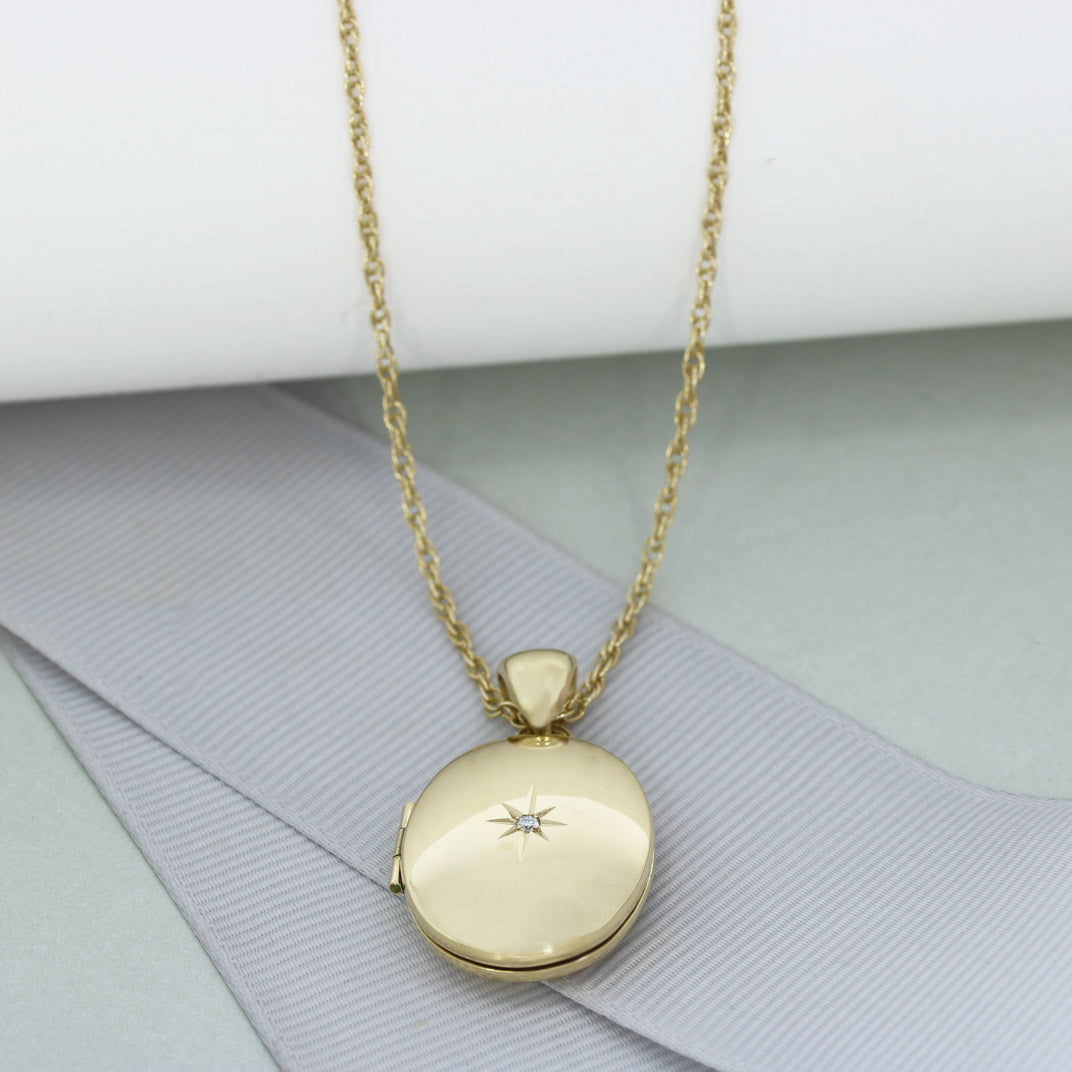 Pre Owned 9ct Gold Oval Locket with Star Set Diamond & 25" Chain