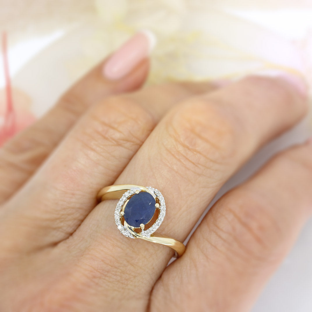 Pre Owned 14ct Gold Oval Sapphire Twist Ring with Diamond Halo