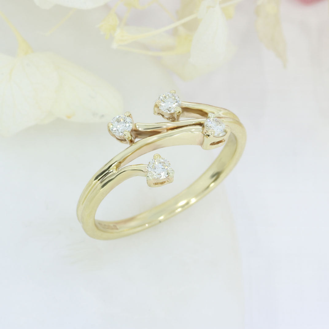 Pre Owned 9ct Yellow Gold 4 Prong Diamond Scatter Ring 0.20ct