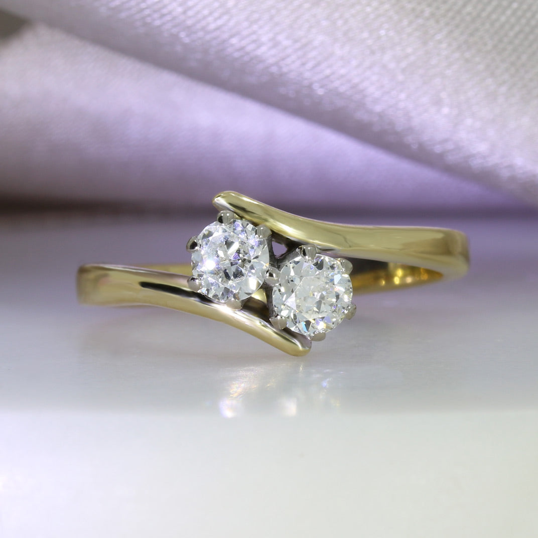 Pre Owned 18ct Gold 2 Stone Crossover Diamond Ring