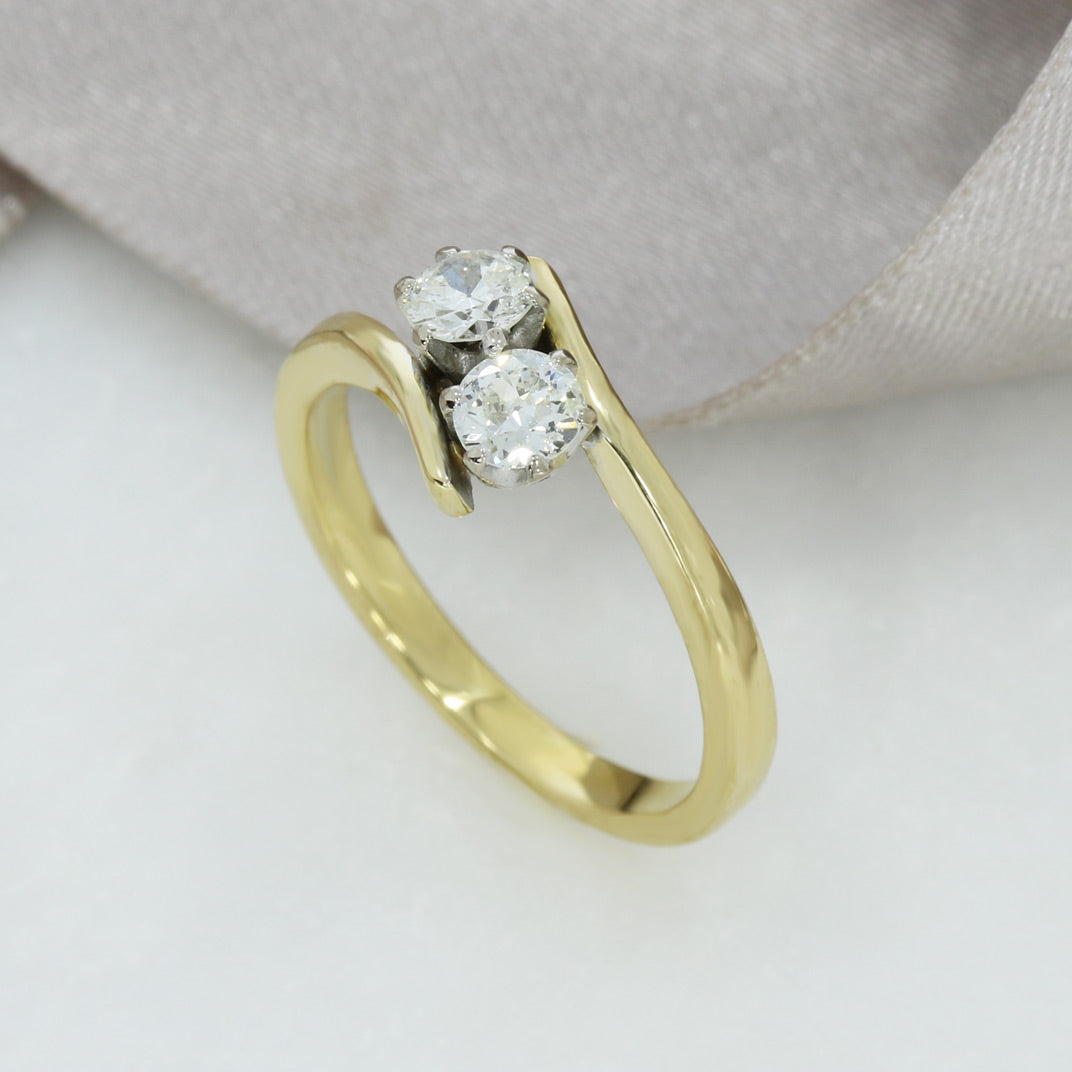 Pre Owned 18ct Gold 2 Stone Crossover Diamond Ring