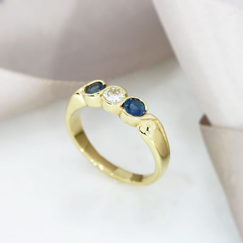 18ct Yellow Gold Sapphire & Diamond 3 Stone Ring