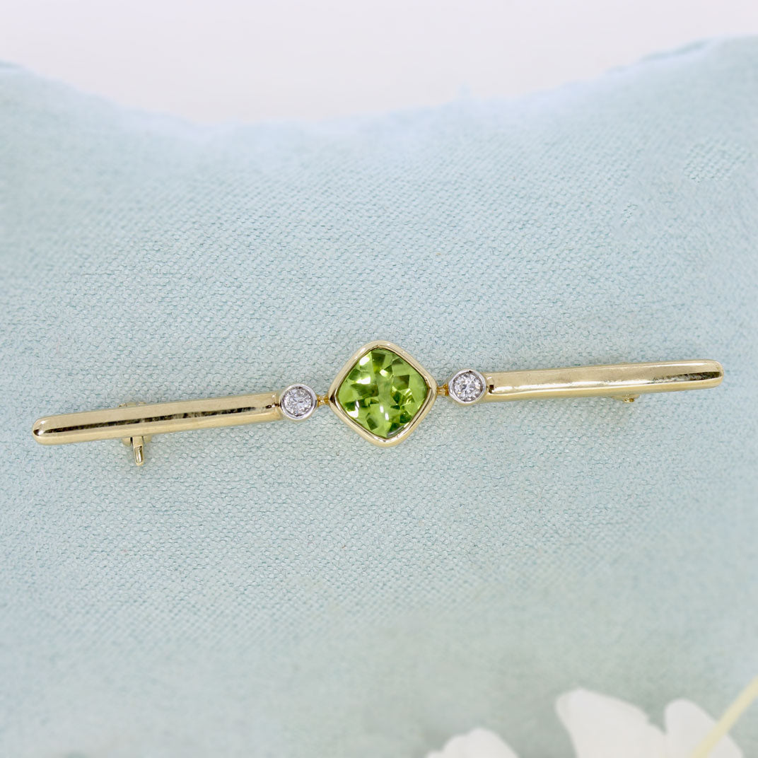 Pre-Owned 9ct Yellow Gold Peridot & Diamond Bar Brooch