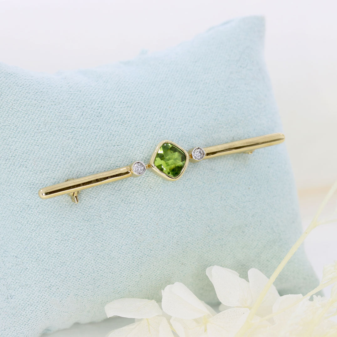 Pre-Owned 9ct Yellow Gold Peridot & Diamond Bar Brooch
