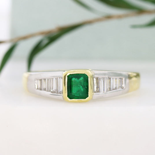 Pre Owned 18ct Yellow & White Gold Emerald & Baguette Diamond Ring