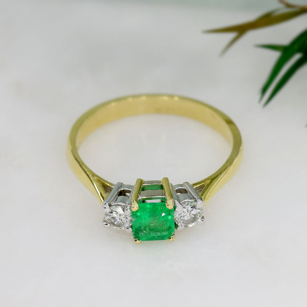 18ct Yellow Gold Square Cut Emerald & Diamonds 3 Stone Ring