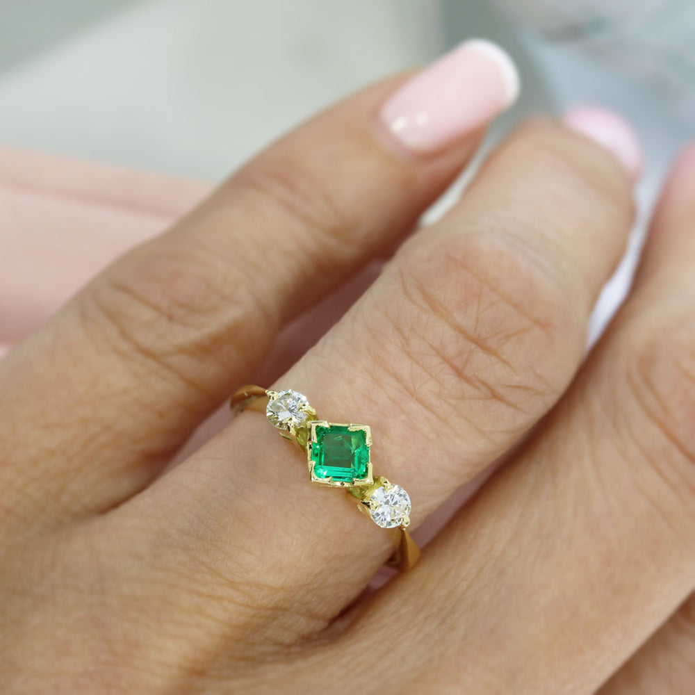 18ct Yellow Gold Square Cut Emerald & 2 Brilliant Cut Diamond 3 Stone Ring