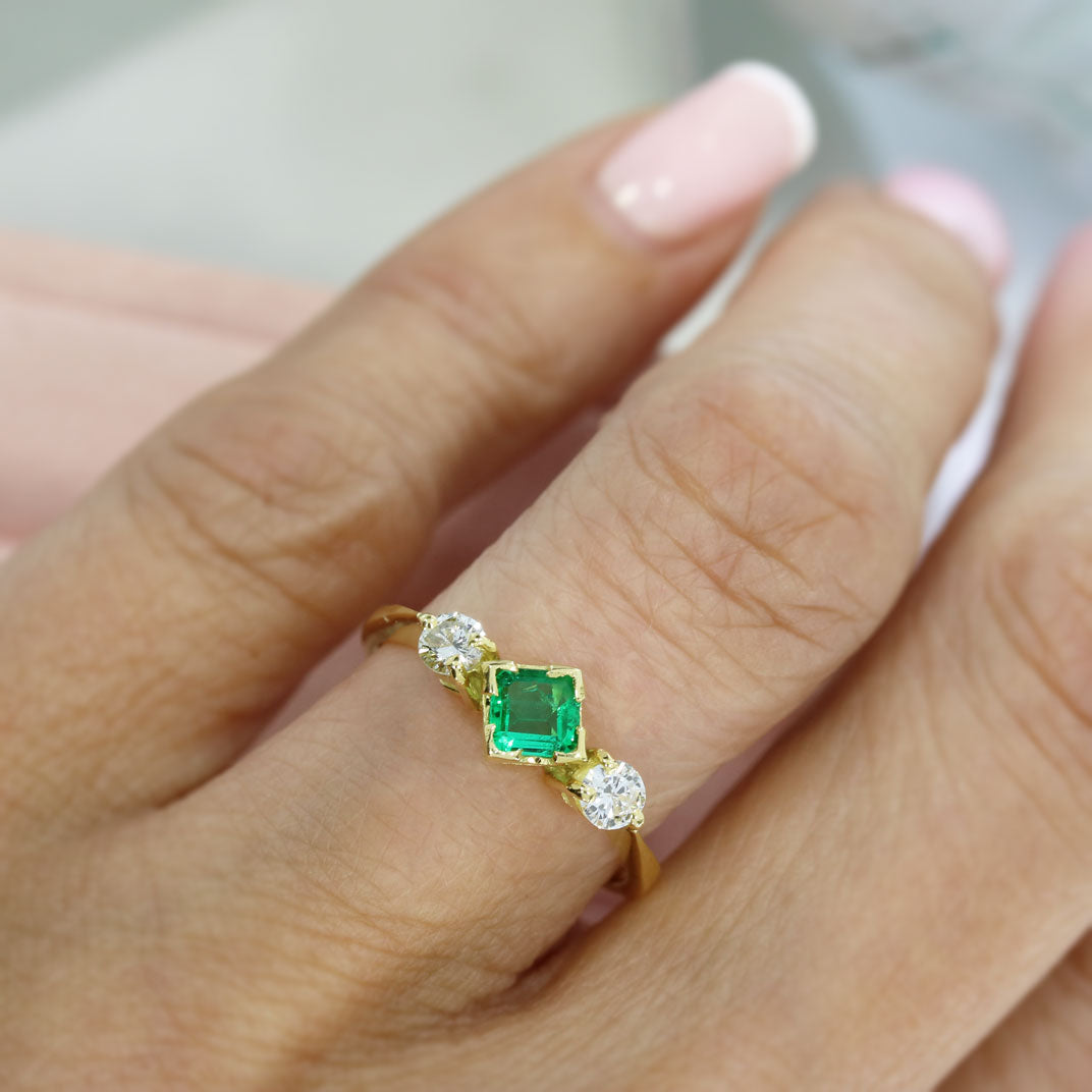 18ct Yellow Gold Square Cut Emerald & 2 Brilliant Cut Diamond 3 Stone Ring