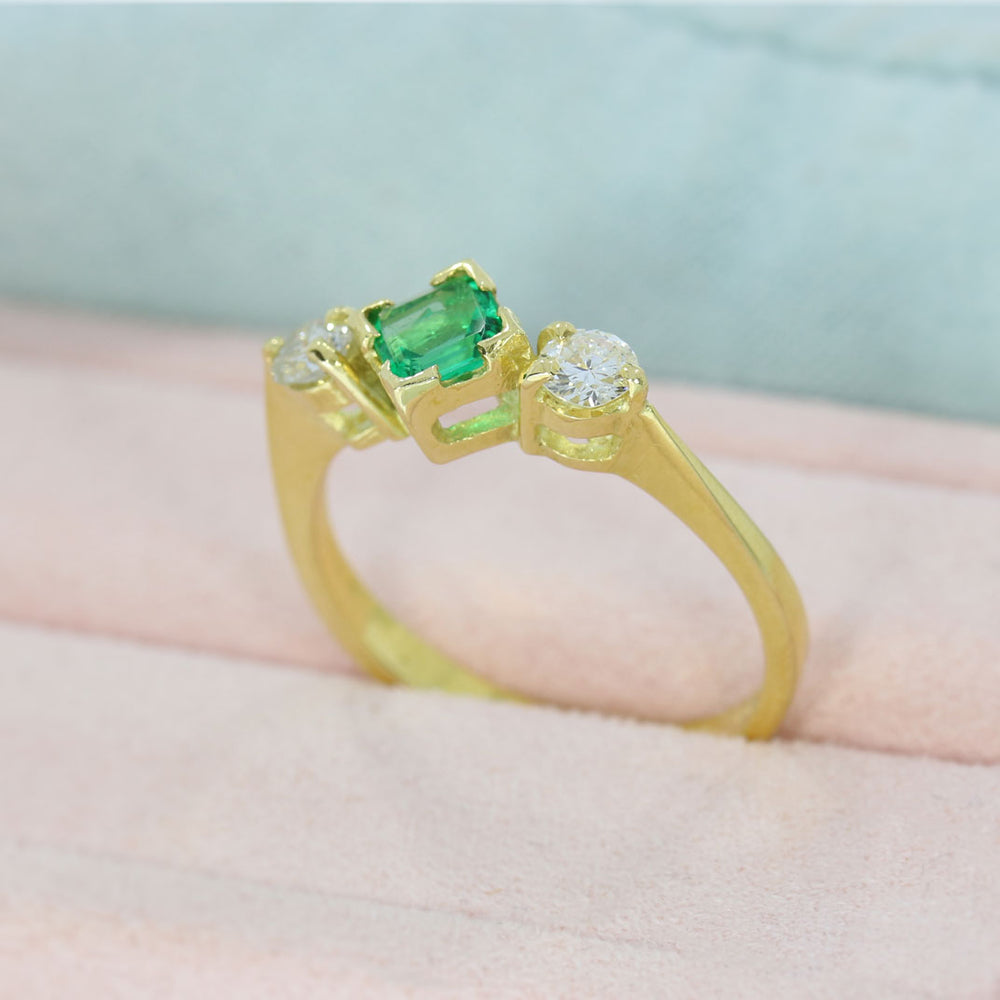 18ct Yellow Gold Square Cut Emerald & 2 Brilliant Cut Diamond 3 Stone Ring