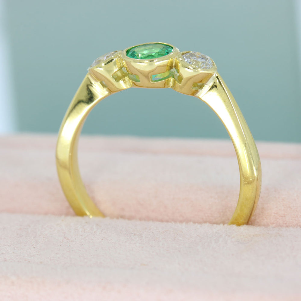 18ct Yellow Gold Round Emerald & Brilliant Cut Diamonds 3 Stone Ring