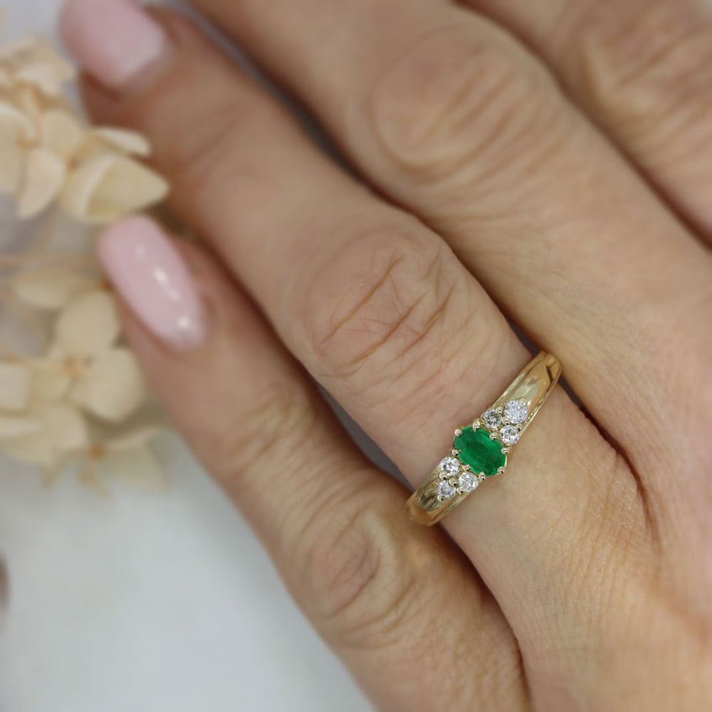 9ct Gold Oval Emerald & Diamonds Claw Set Ring