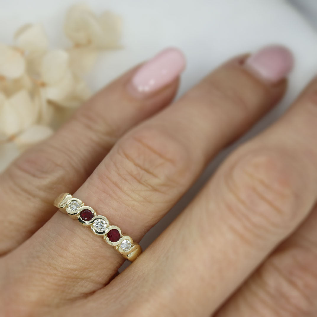 9ct Gold Ruby & Diamond 5 Stone Eternity Ring