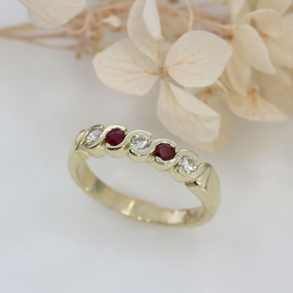 9ct Gold Ruby & Diamond 5 Stone Eternity Ring