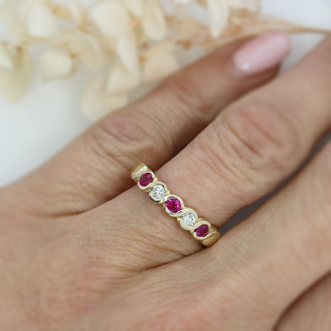 9ct Yellow Gold Ruby & Diamond 5 Stone Eternity Ring