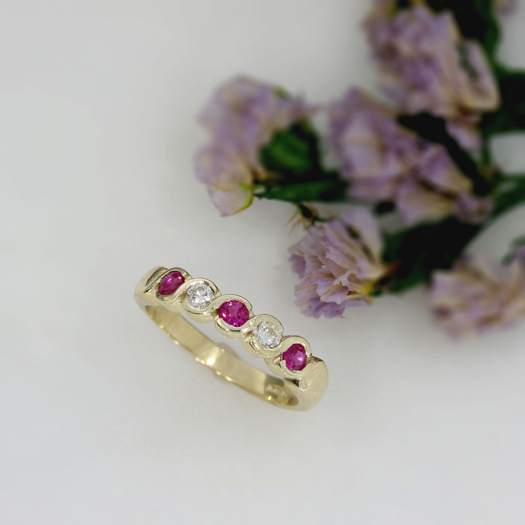 9ct Yellow Gold Ruby & Diamond 5 Stone Eternity Ring