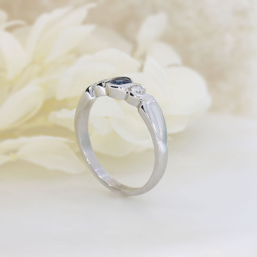 18ct White gold Sapphire & Diamond 3 Stone Ring