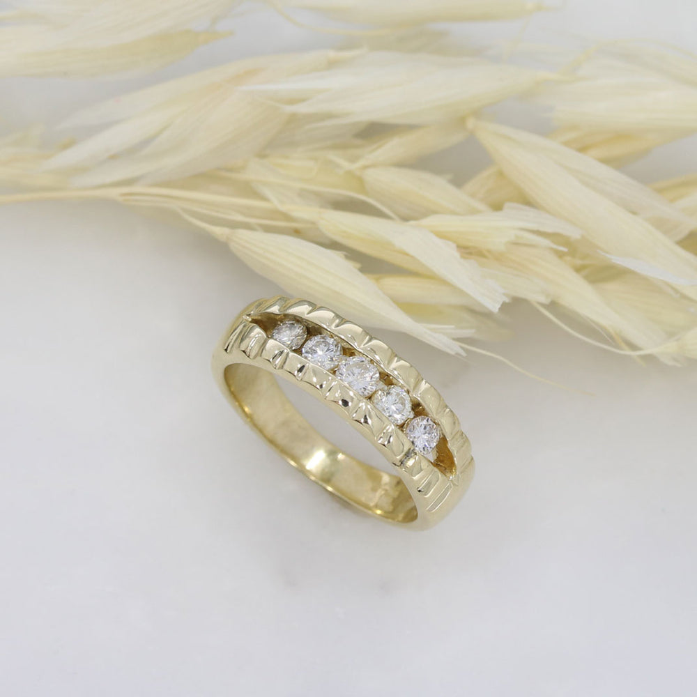 Pre Owned 14ct Yellow Gold 5 stone Diamond ring
