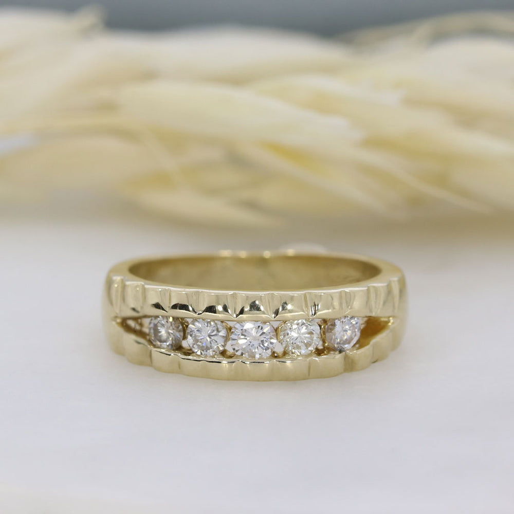 Pre Owned 14ct Yellow Gold 5 stone Diamond ring