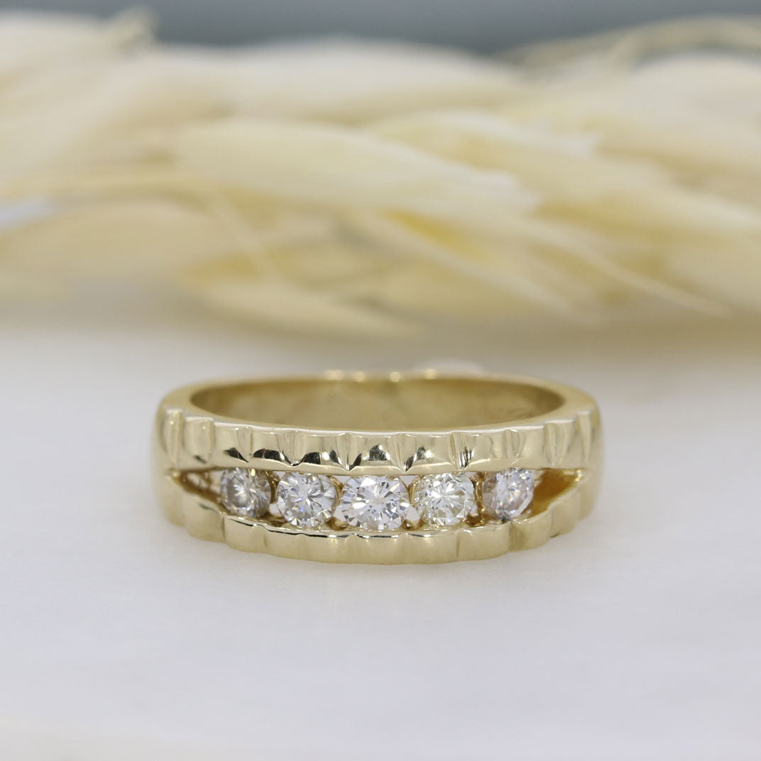 Pre Owned 14ct Yellow Gold 5 stone Diamond ring