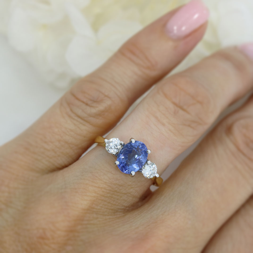 18ct Yellow Gold Oval Sapphire & Diamond 3 Stone Ring