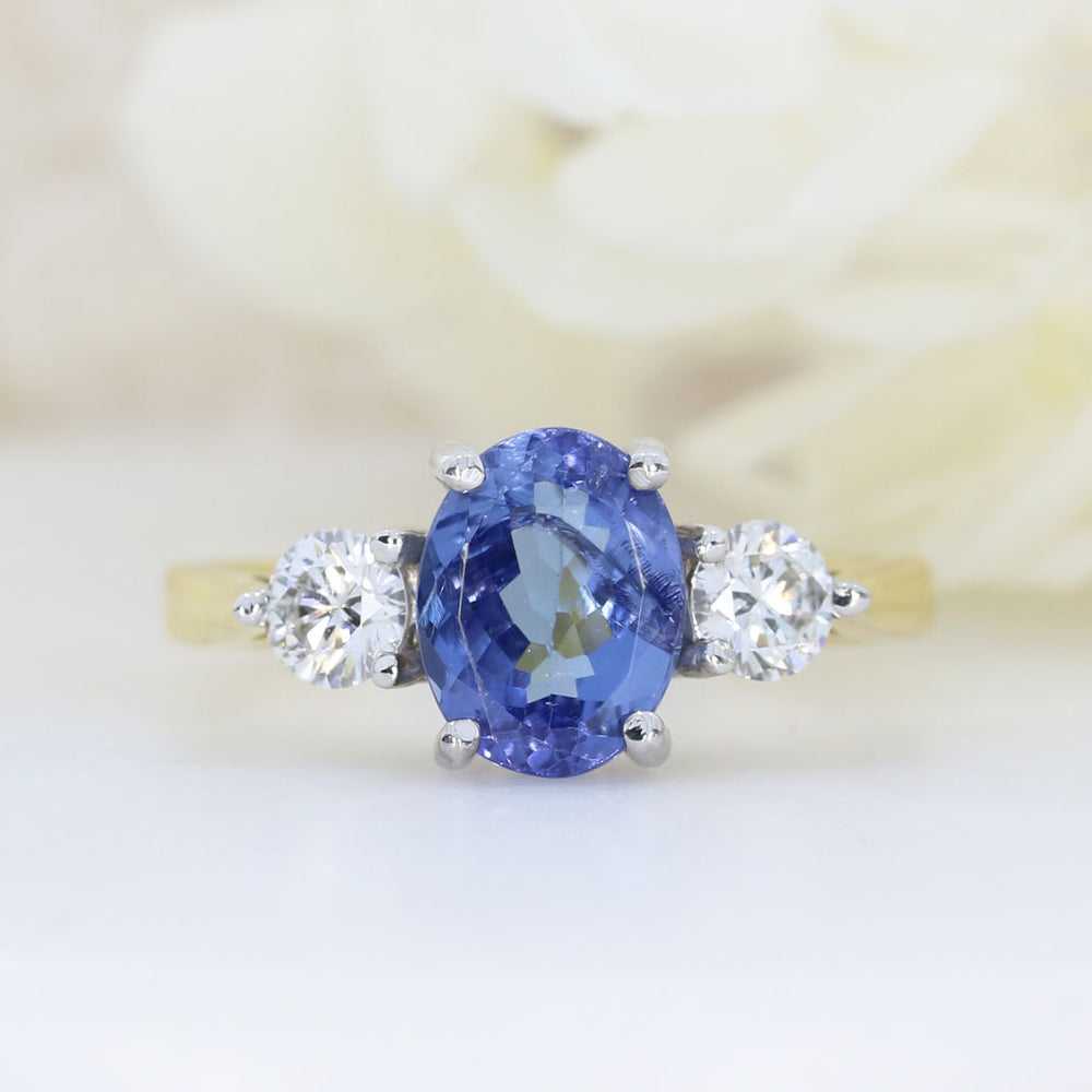 18ct Yellow Gold Oval Sapphire & Diamond 3 Stone Ring