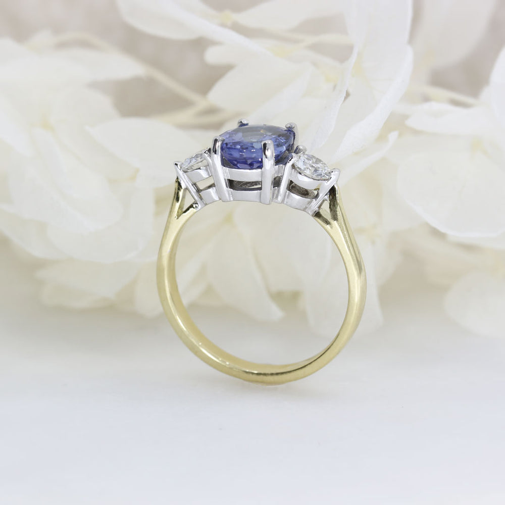 18ct Yellow Gold Oval Sapphire & Diamond 3 Stone Ring