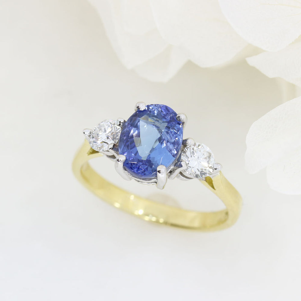 18ct Yellow Gold Oval Sapphire & Diamond 3 Stone Ring