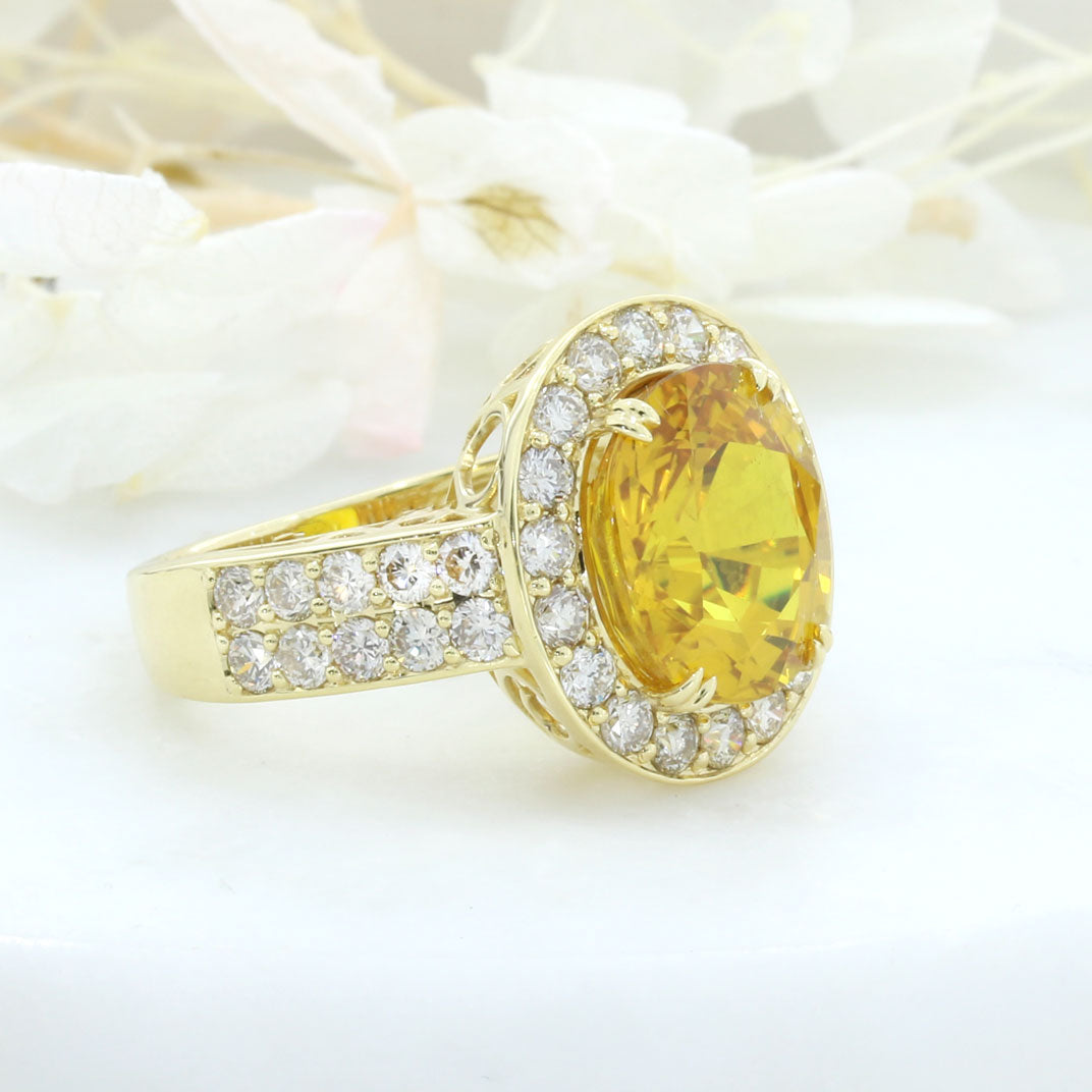 Pre Owned 18ct Gold 8.80ct Yellow Sapphire & Diamond Halo Ring
